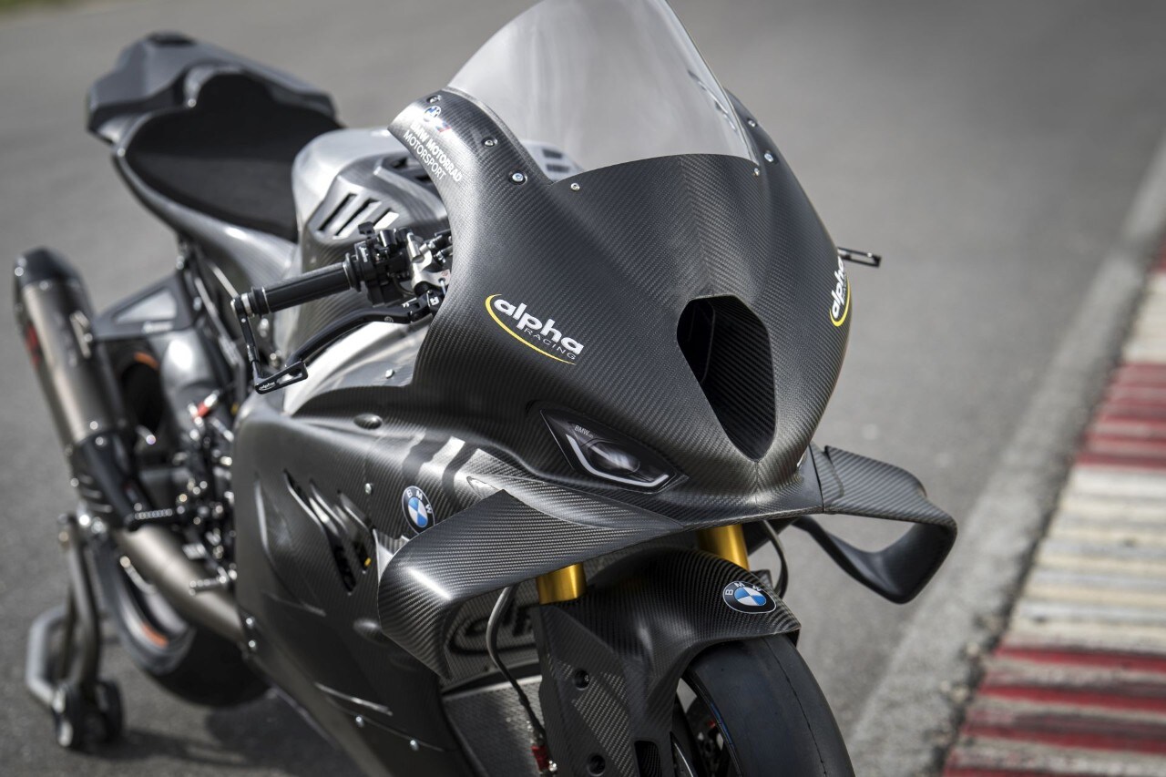 DueruoteTG #238 - Abbiamo guidato in pista la BMW che corre in SBK! 